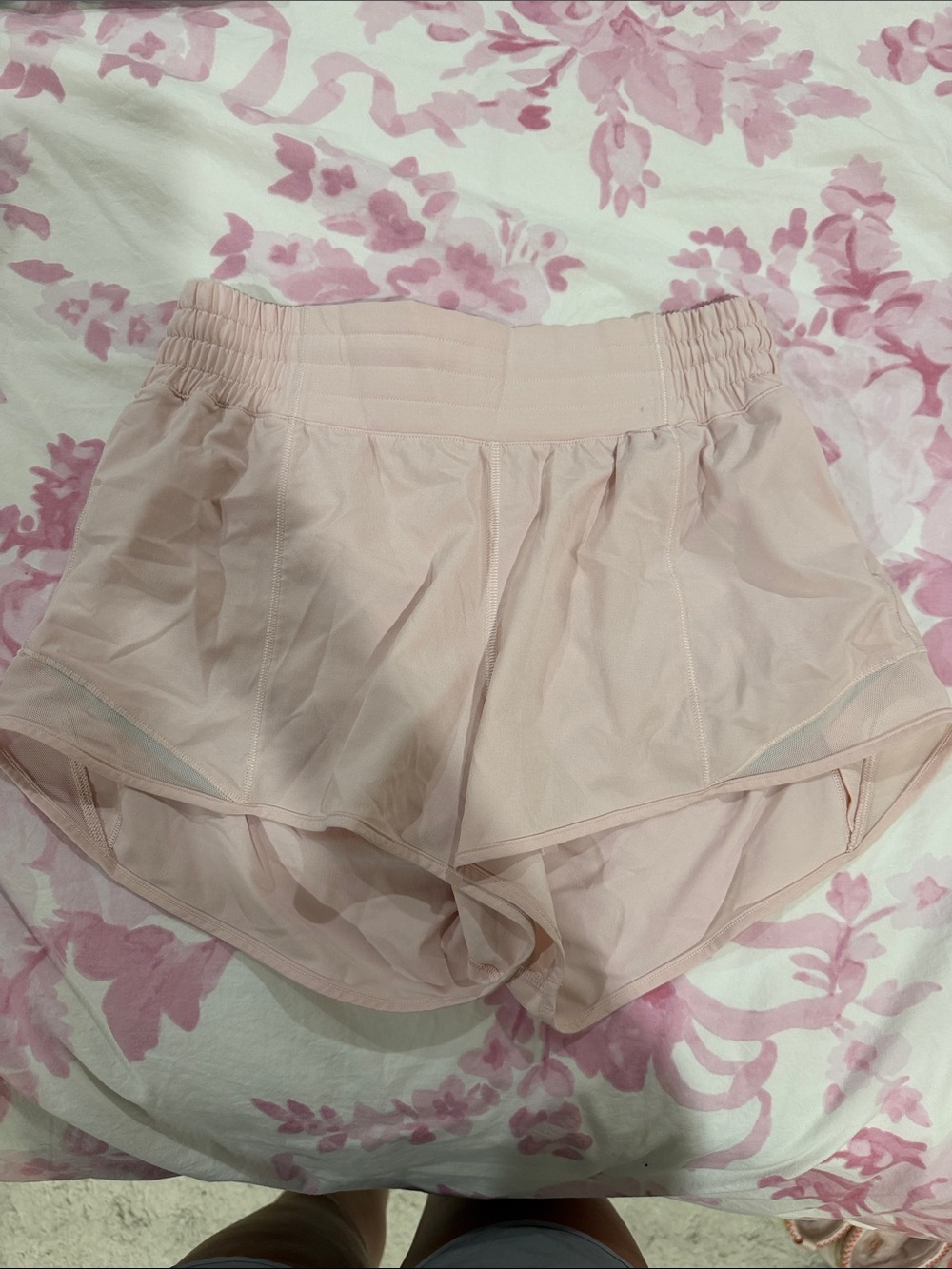 Light Pink lululemon hotty hot size 6 high rise